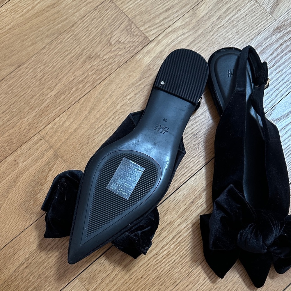 H&M Black Velvet Bow Pointed Toe Slingback Sandals - Picture 4 of 4